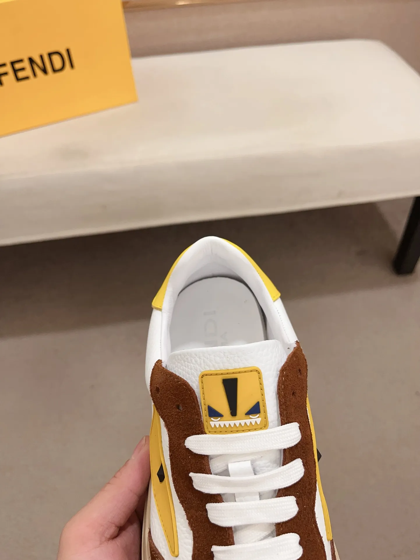 Men's shoes💰: 400💰[Fendi] Fendi's latest casual shoes for men! Available at counters simultaneously! A one-to-one replica of the original. All imported official website one-to-one cowhide fabric. The interior is made of top-grade sheepskin, and the original factory-supplied rubber outsole is used. Leading new fashion concepts. Matching code: 38-44. (can be customized for 45 non-refundable)